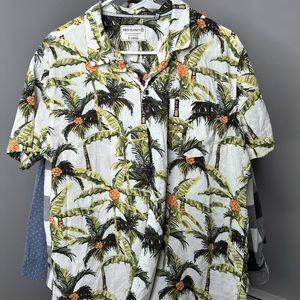 Men’s XL free planet button down patterned shirt